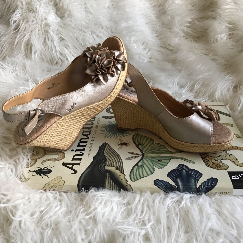 NWOT BOC WEDGE METALLIC LEATHER SLING BACK SANDALS